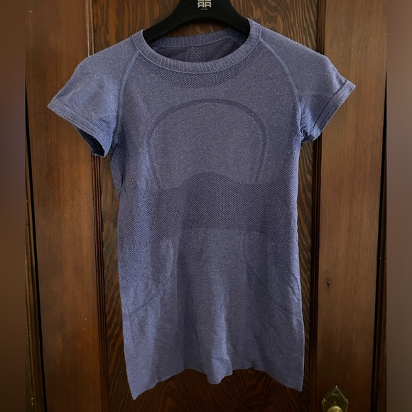 Vintage Lavender Lululemon Workout Tee Size 4 - Picture 1 of 2